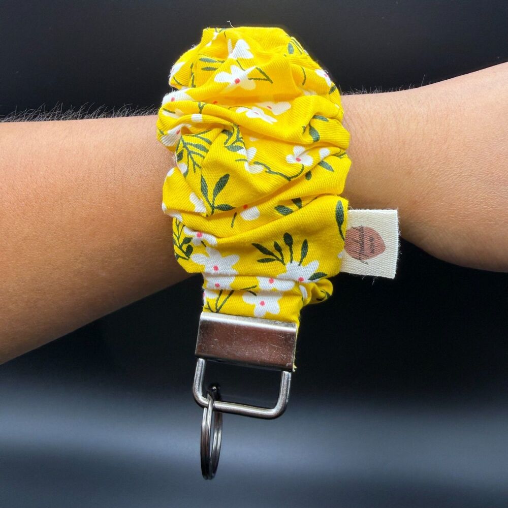 Handmade OneSz Scrunchie Key Fob Wristlet Womens Yellow Floral Cotton Key Ring